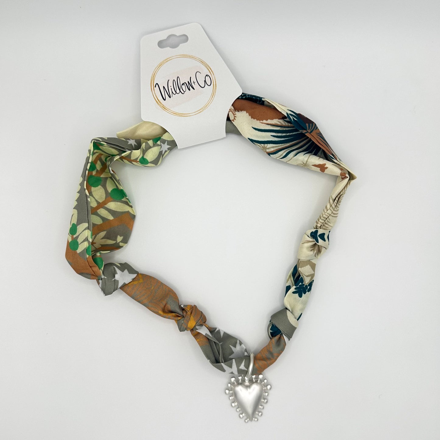 Scarf Necklace IVORY/SILVER/HEART